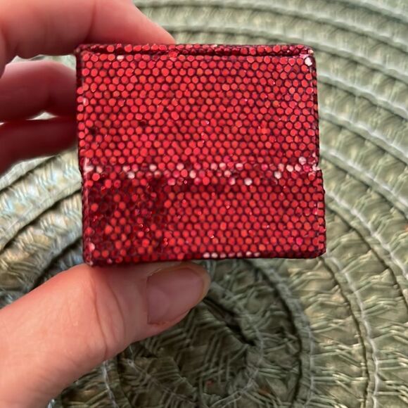 Curations beautiful large red stone ring w/flower details on an ornate band EUC - Picture 9 of 14
